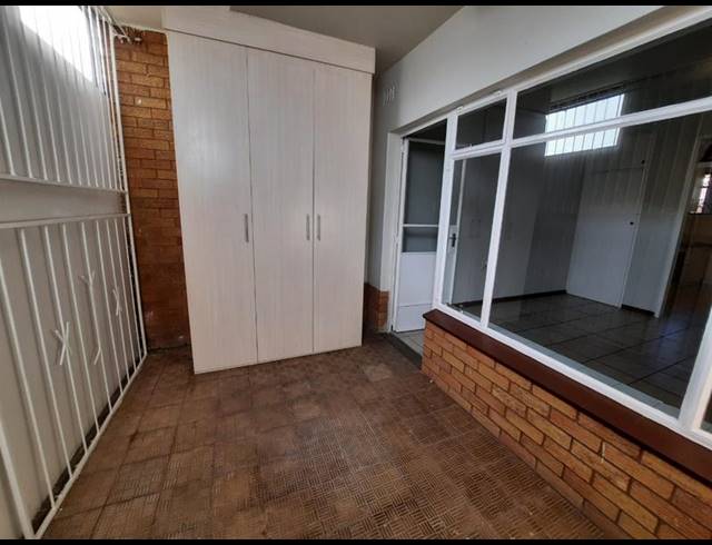 1 BEDROOM APARTMENT FOR SALE IN VANDERBIJLPARK CE 1